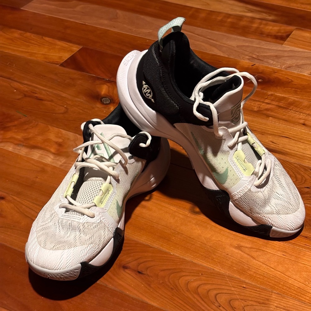Nike Giannis Immortality 2 White Volt Black Basketball Shoes Size 10.5